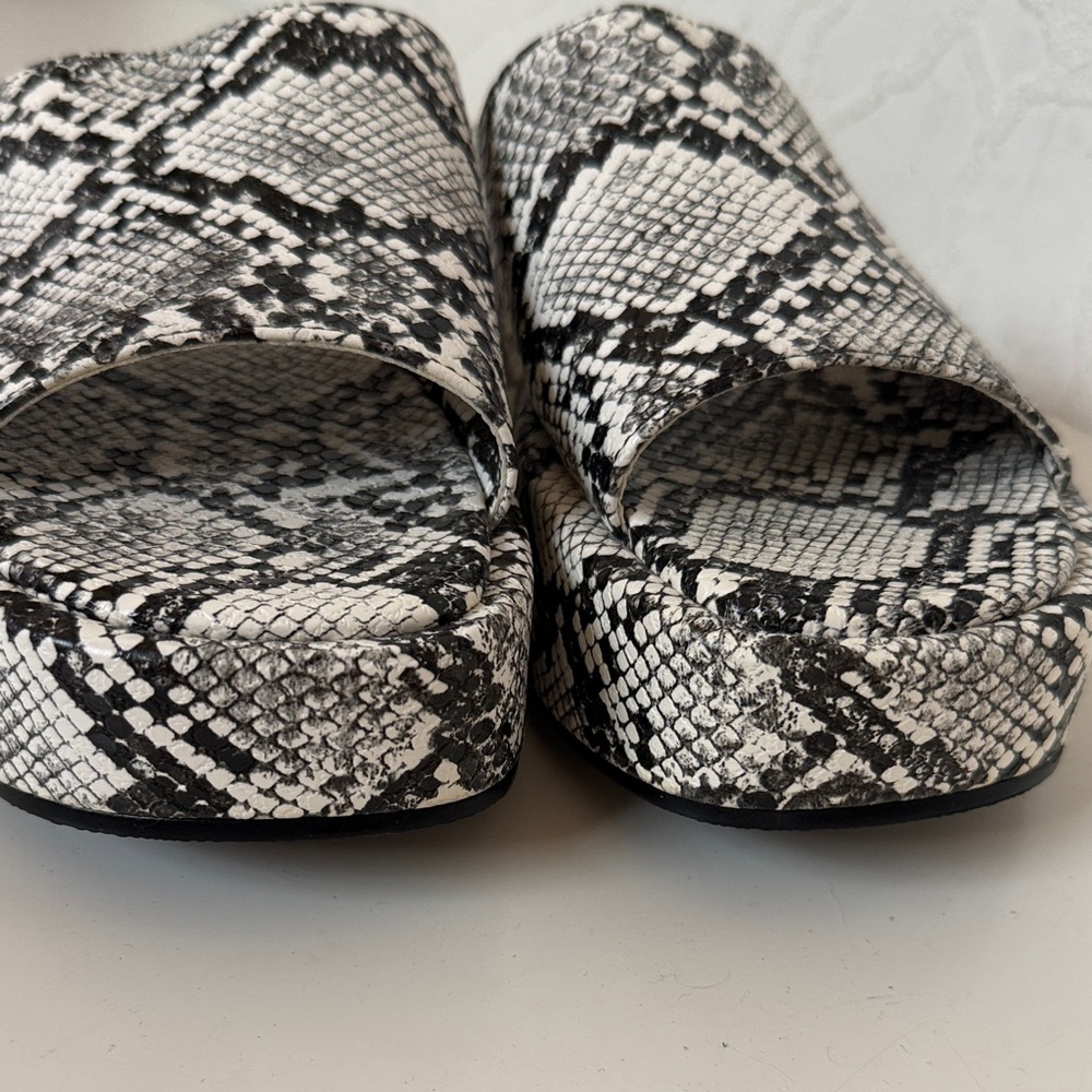 Topshop Women's Black White Snake Print Platform Slip on Sandals Size 36 - Picture 3 of 13